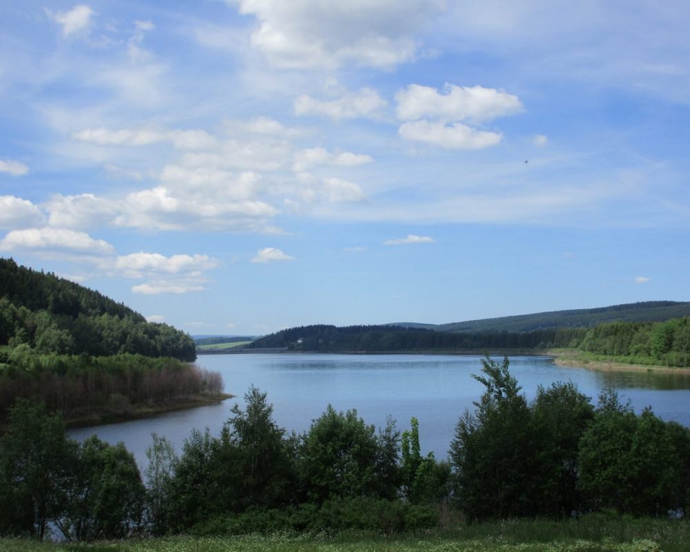 Talsperre Rauschenbach mit Blick von Neuwernsdorf